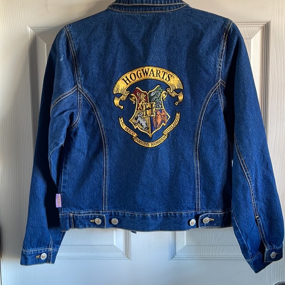Harry Potter Hogwarts Denim Jacket Size Large 14-16 in excellent condition. - Picture 4 of 5